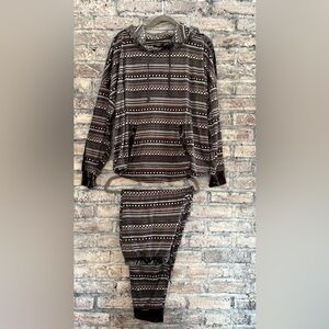 Simply Vera Vera Wang super soft lounge wear, excellent condition, smoke/petfree